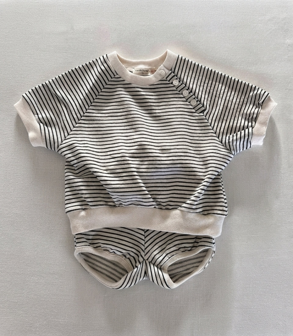 Conjunto de Shorts Rayados de Dos Piezas